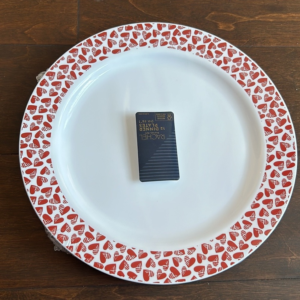 Rachel Ashwell Set Of 12 Round Heart  Plates New Plastic Red White Valentines